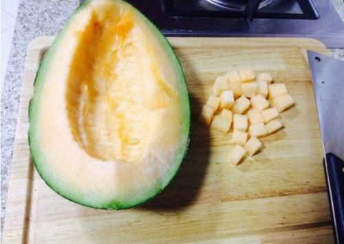 老爸老妈吃哈密瓜好不好,爸妈健康生活的甜蜜选择