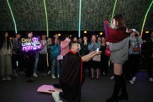 求婚吃瓜群众,吃瓜群众见证浪漫时刻