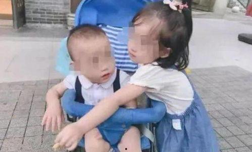 农村小孩姐弟吃瓜,农村姐弟的欢乐时光