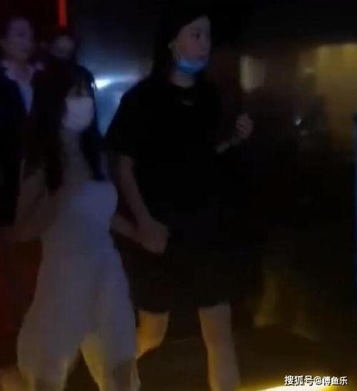 酒吧吃瓜事件吊带